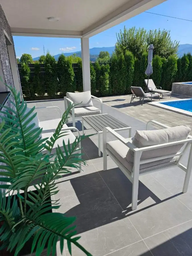 LUXIA PRIVATE ESTATE Sauna & Pool x Jacuzzi with Fireplace outdoor lounge