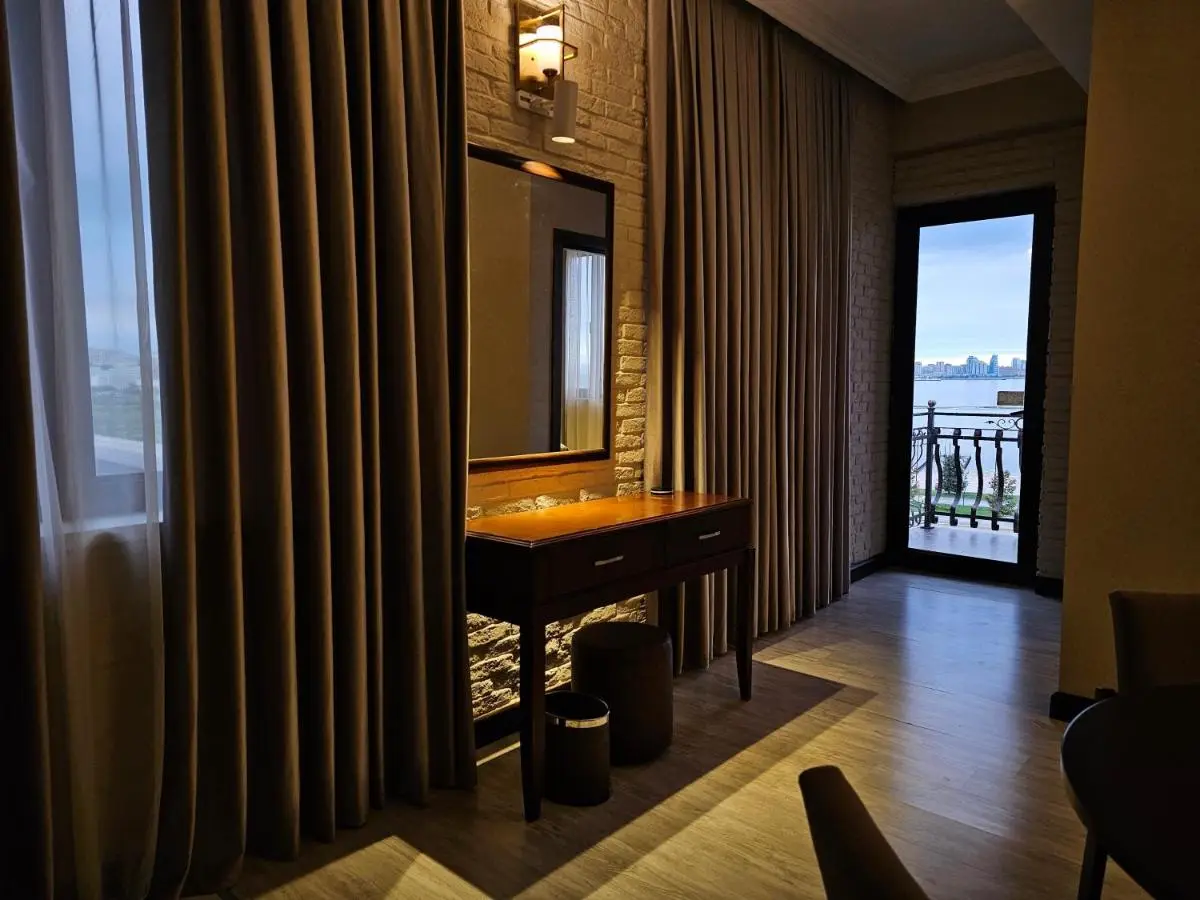 Crown Suites Hotel