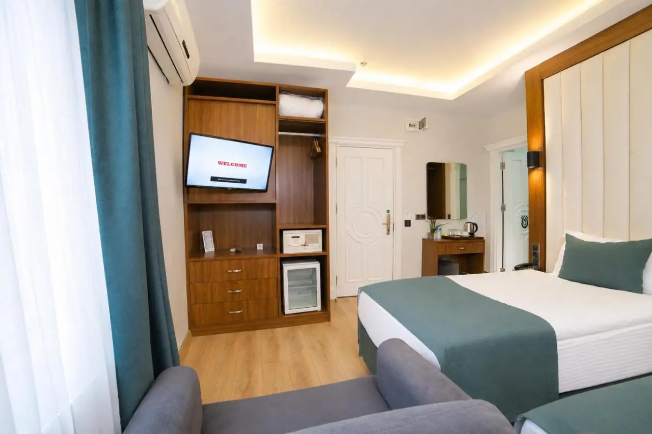 Weingart Black Tulip Hotel