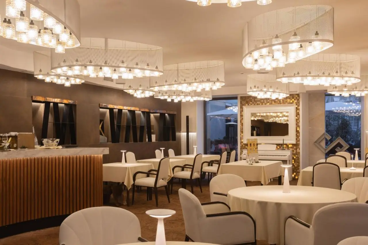 Apeiro City Avant-garde Hotel