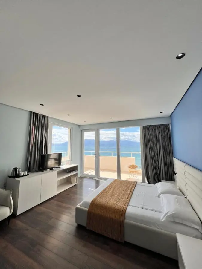 Maxi Room