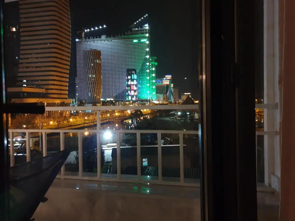 Watching The Sea Apartment