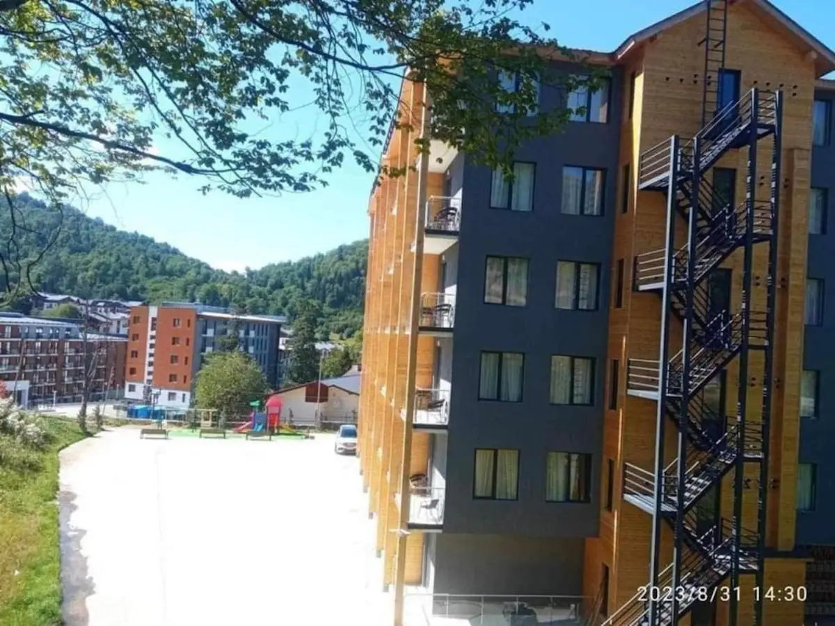 Crystal Wood Apartment 213