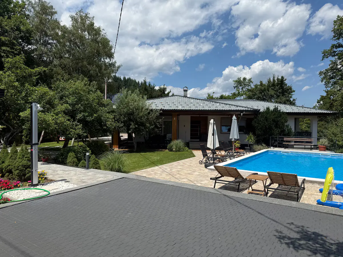 Villa Wood & Green Pool & Spa Residence