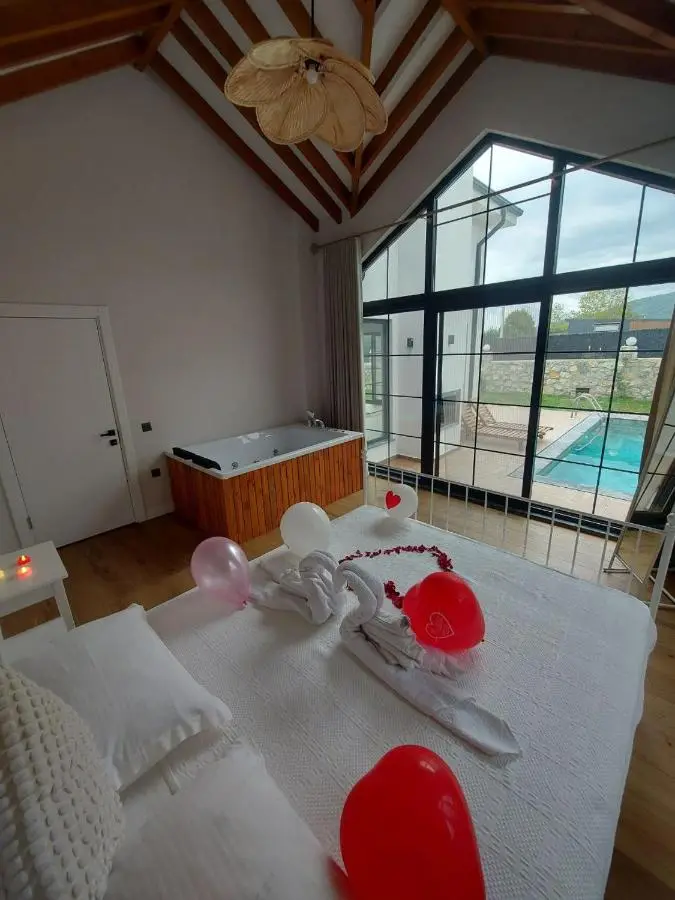 Sapanca İnci Suit