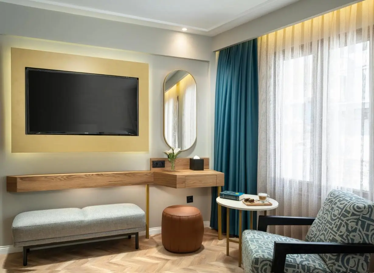 Royan Suites