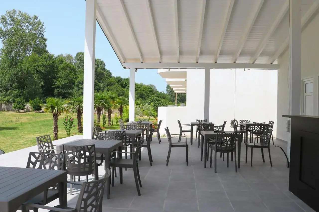 Hotel Velipoja Village