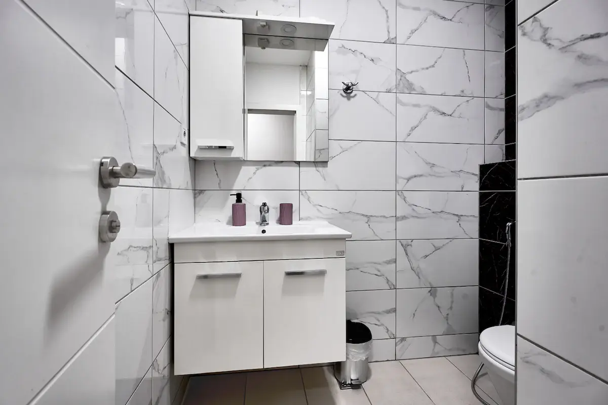 Deluxe Two-Bedroom Riverview Apartment