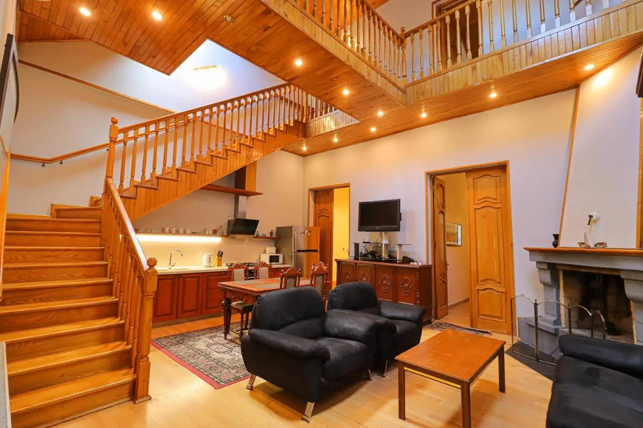 Central 4BR Apt for Groups & Families - By Wehost