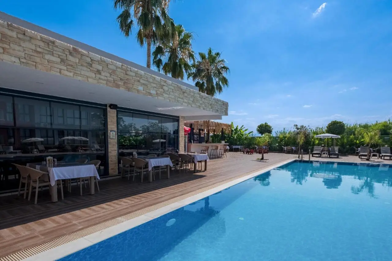 Laristone Suite Spa Hotel