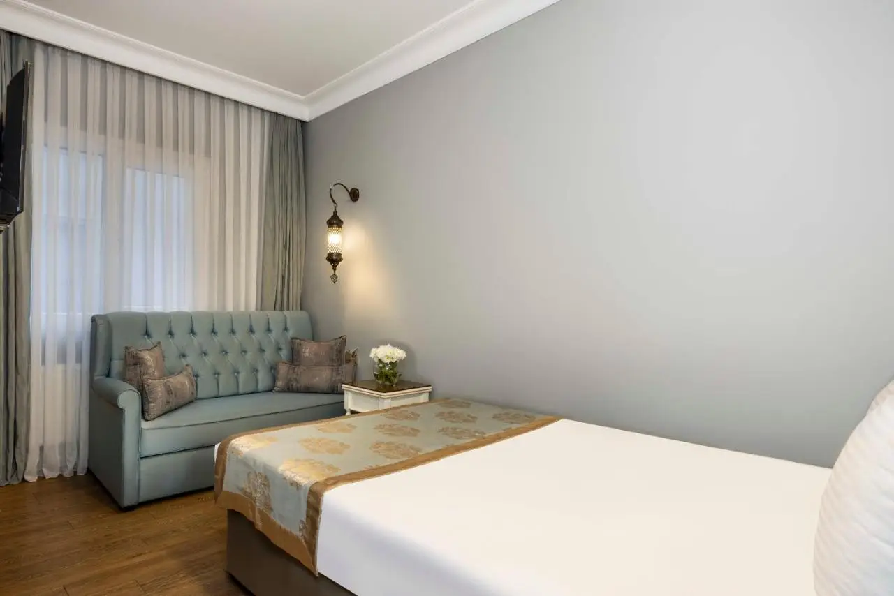 Raymond Hotel Old City