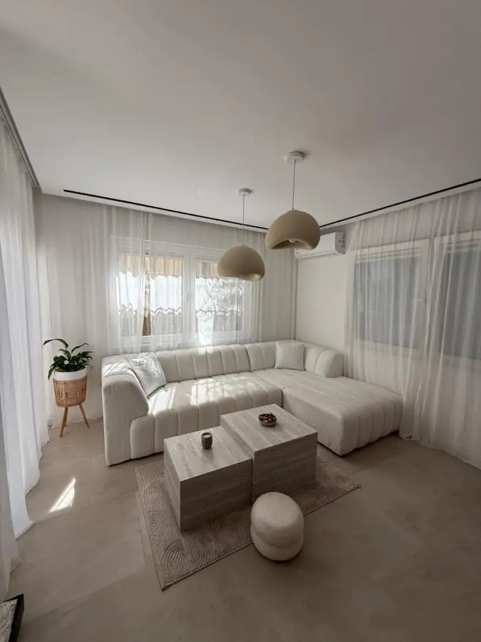 Apartment 528