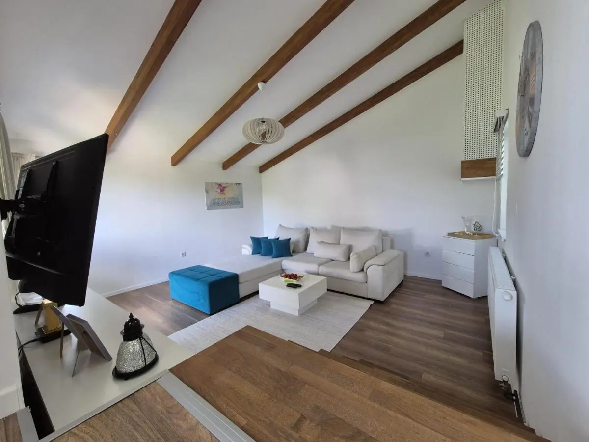 EmUm family cottage