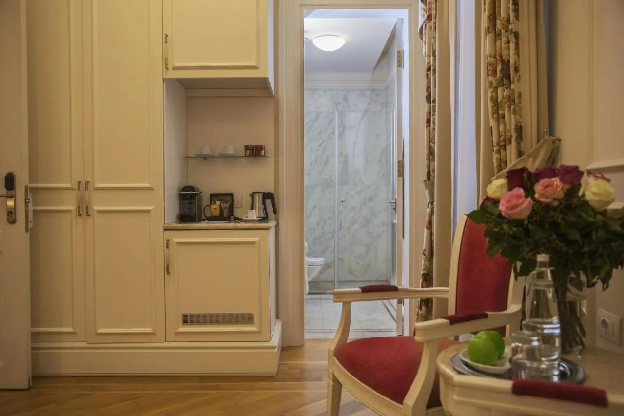 Corinne Art & Boutique Hotel