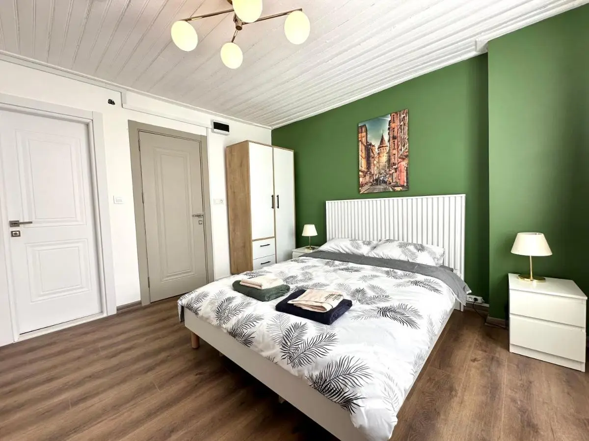 Yellowhouse Room 5