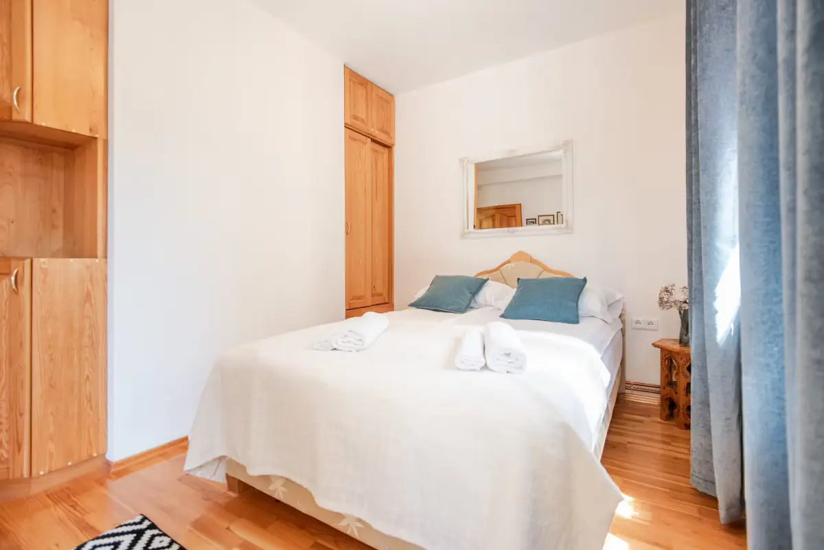 6BDR Holiday Nest - Green Aris