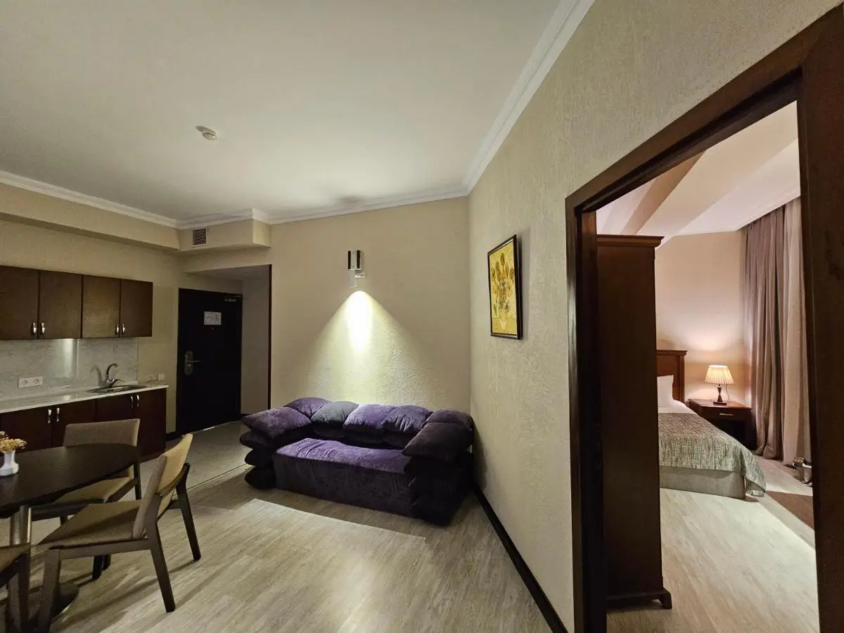 Crown Suites Hotel
