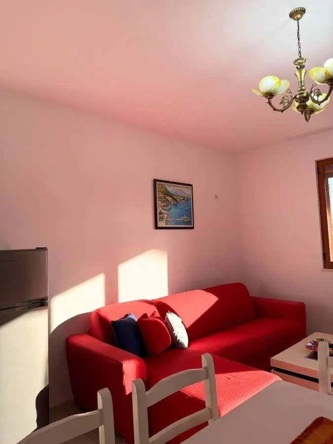 Villa Joli - Spacious Houses with Yard & Parking in Central Vlore