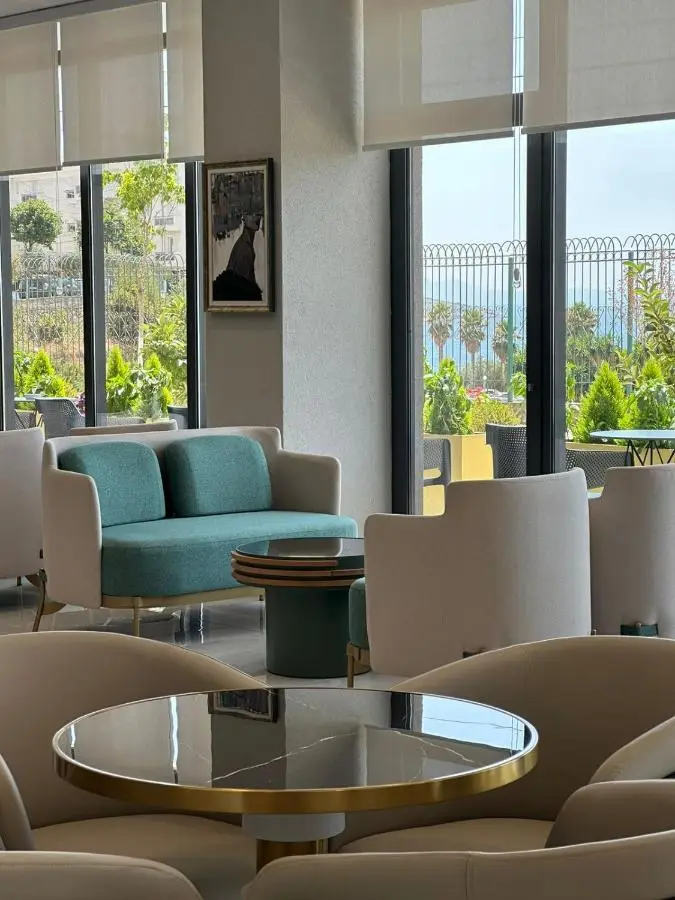 The Queen's Lion Premium HOTEL