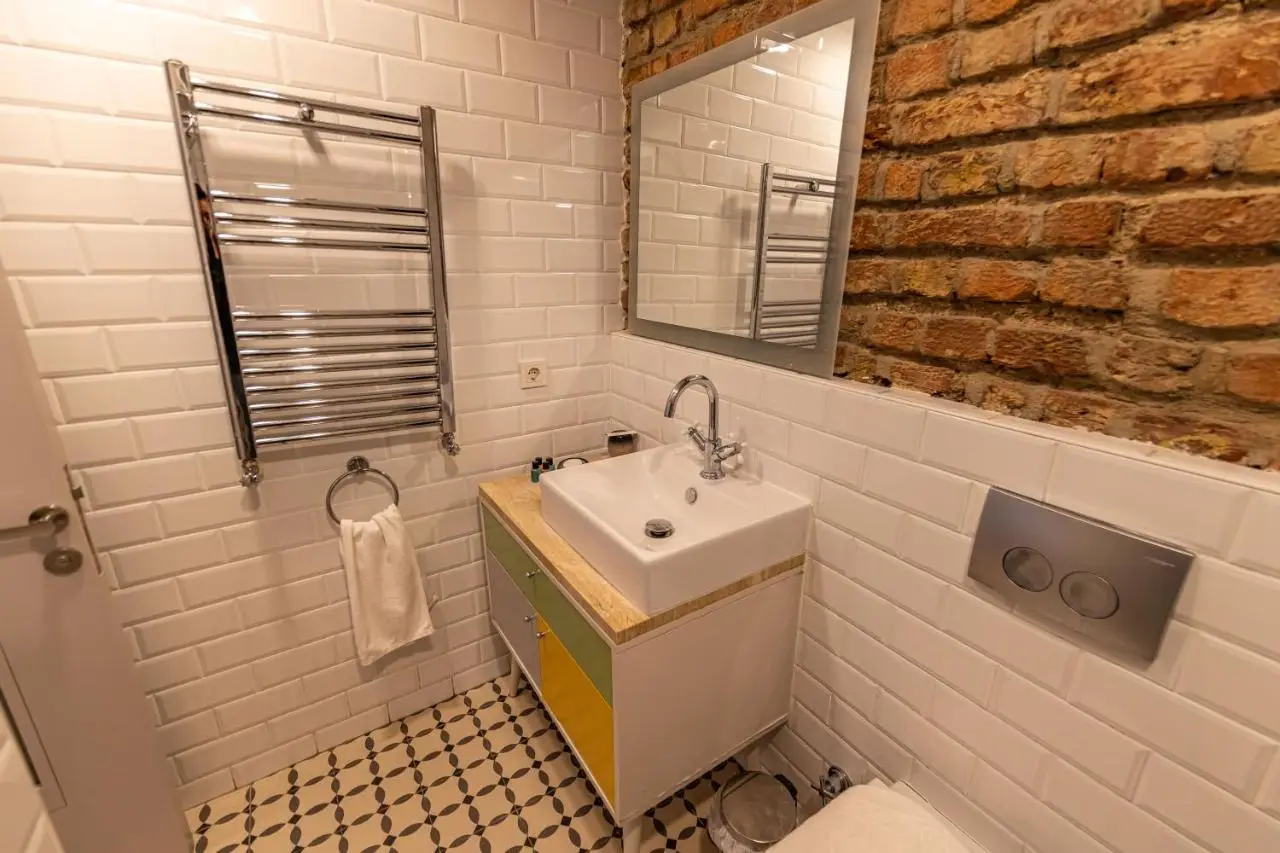 Calanthe Residence