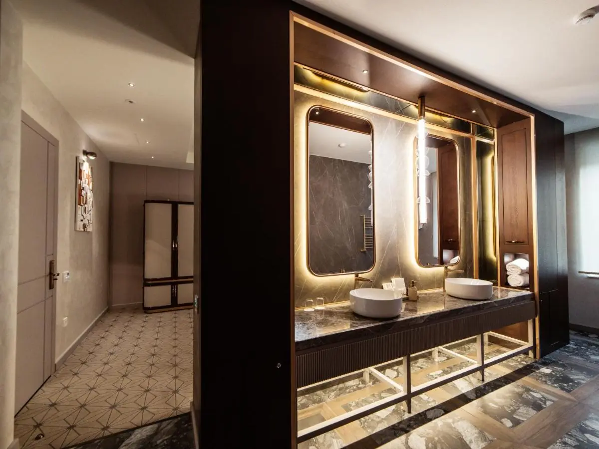 Meridian Luxury Boutique Hotel