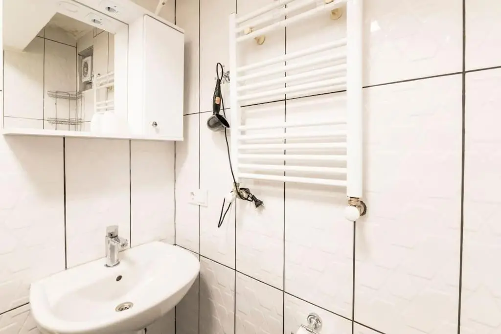 Beautiful 1 Br Apt. w/AC 400 meters Taksim Square