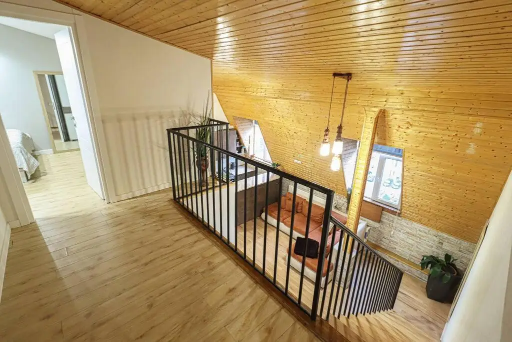 Cosy Central 2-BR Apartment-By Wehost