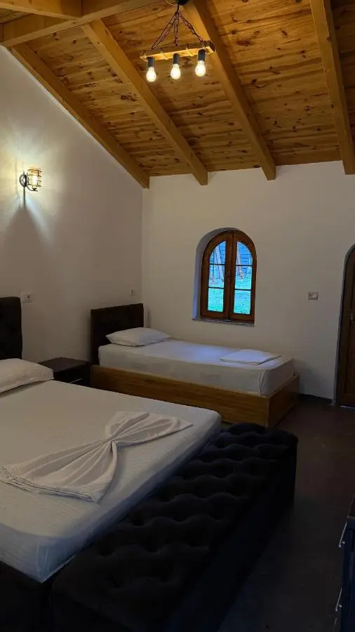 Windmill Shkodra Gesthouse Camping & Grill