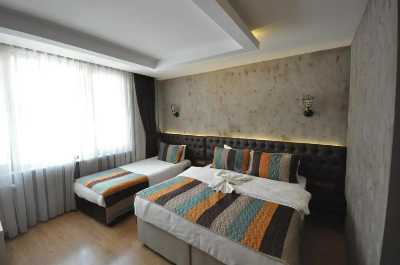 Retropera Hotel