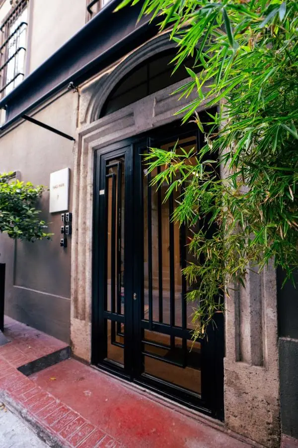 DeCamondo Residence