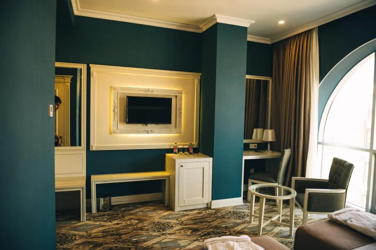 Emerald Suite Hotel
