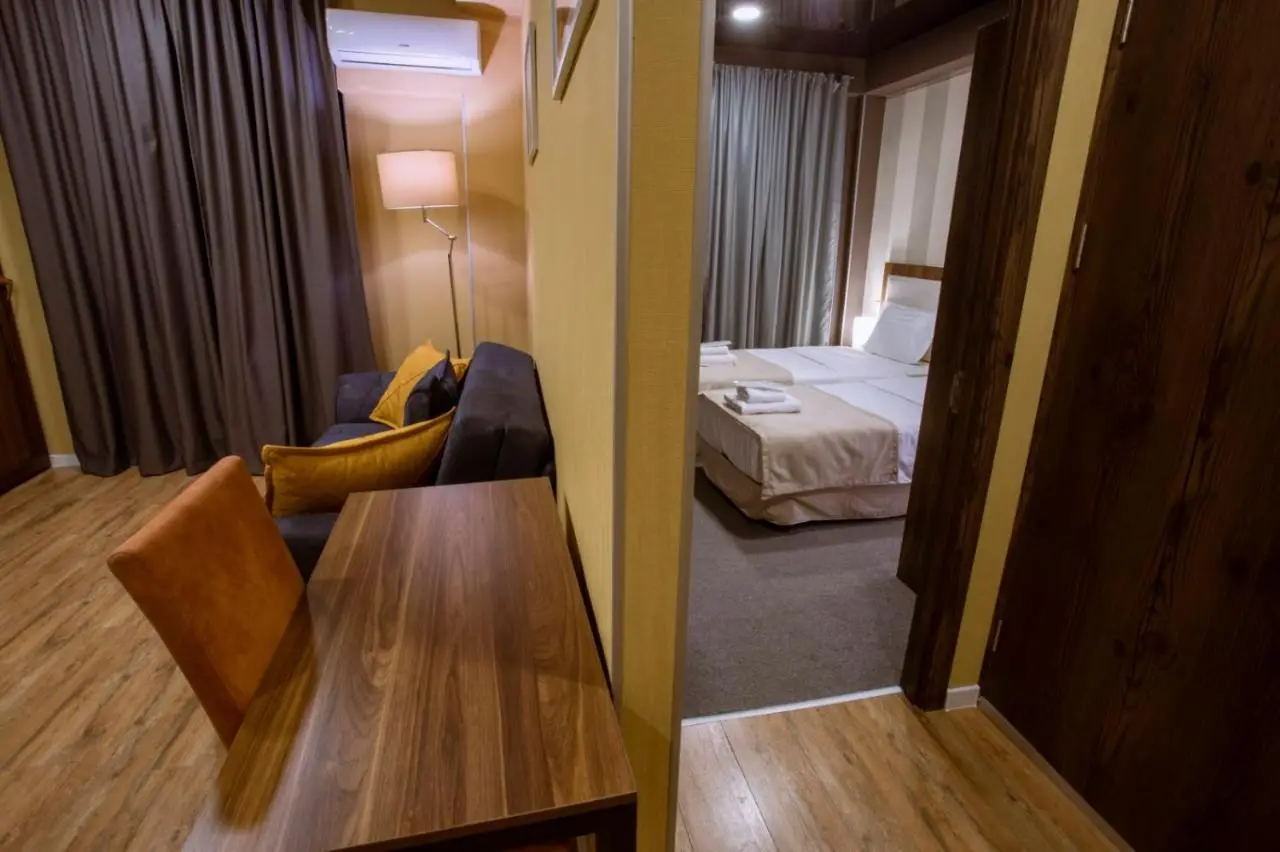 Apart Hotel West