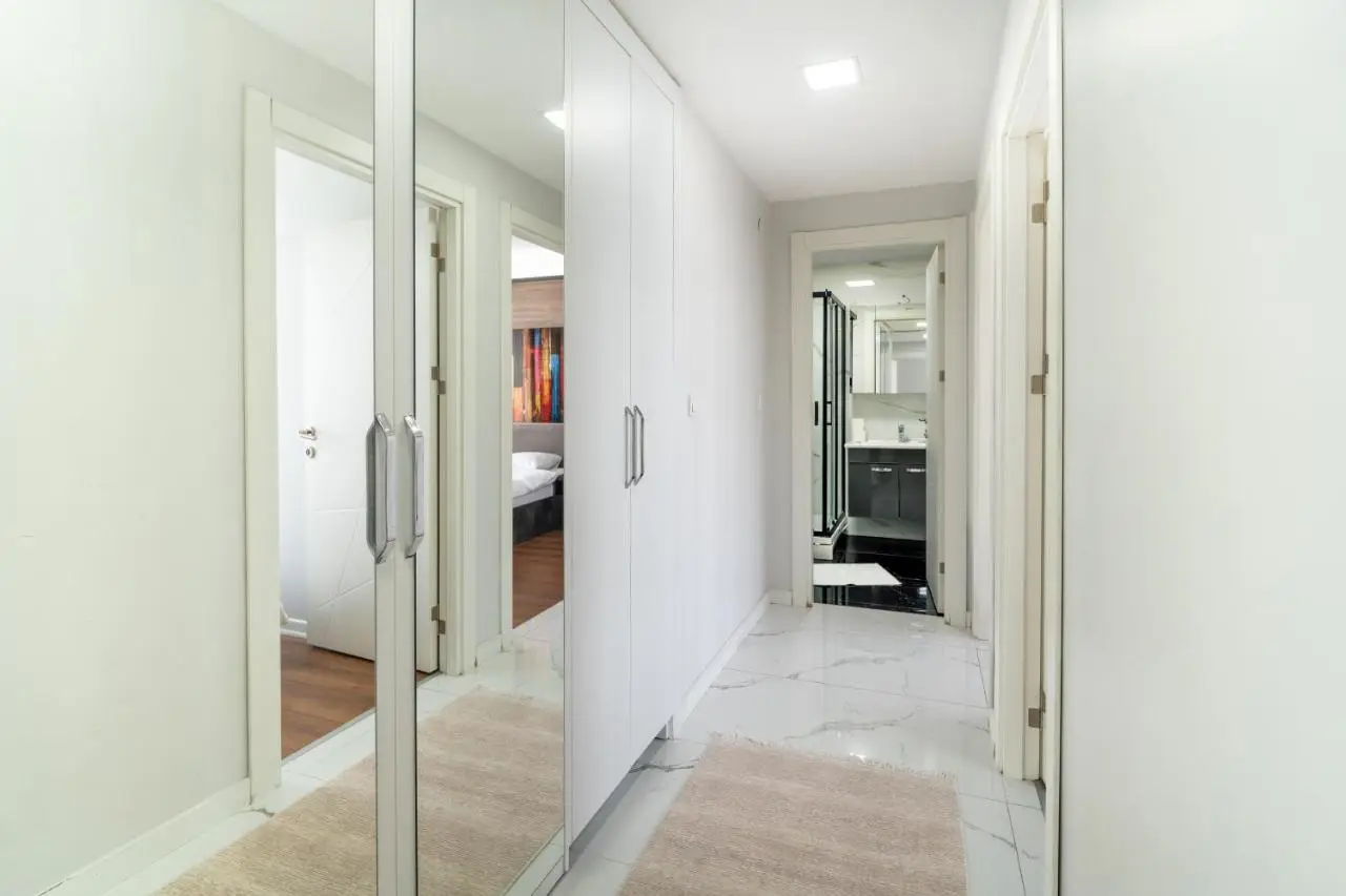Roni Apartments, Close to the metro and parking