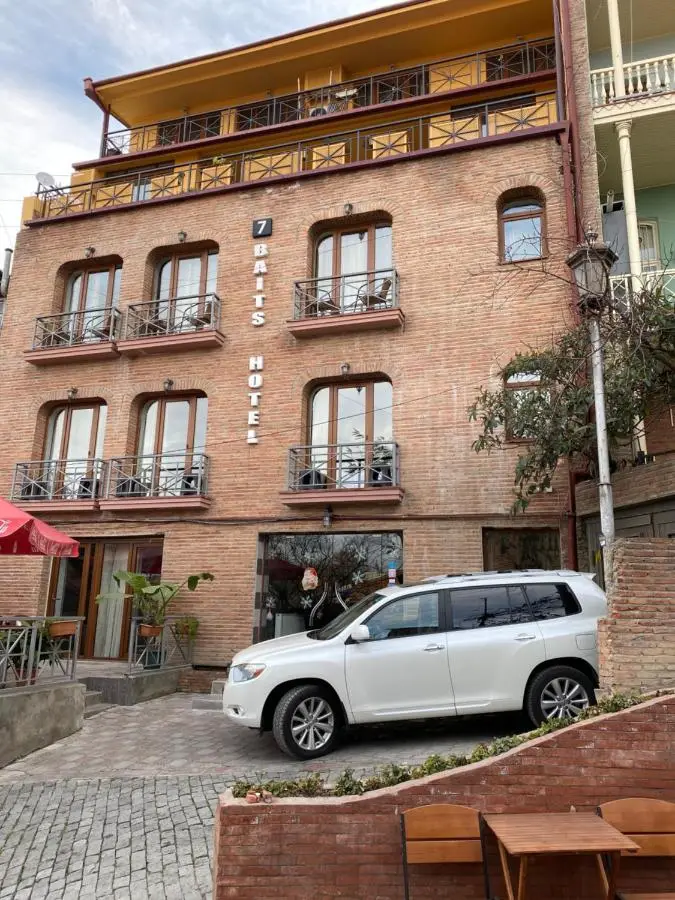7 Baits Hotel