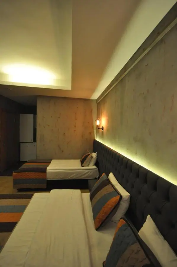 Retropera Hotel