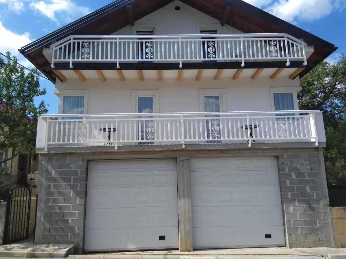Big Mama's Apartments