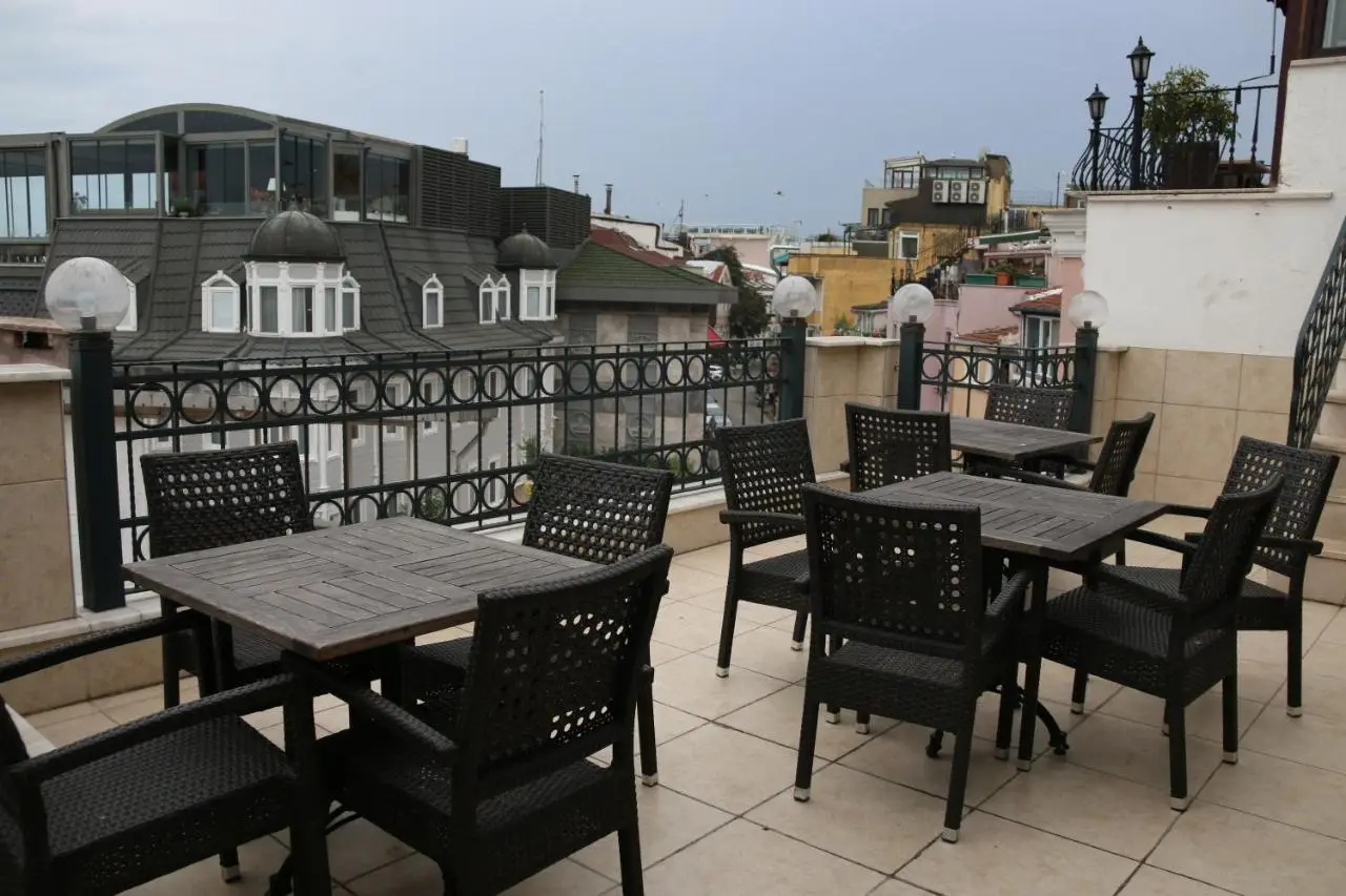 Grand Peninsula Hotel