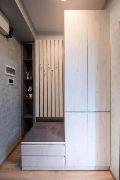 2-Bedroom Apartment with Spacious Balcony - Self Check-In - 5 Min to Metro