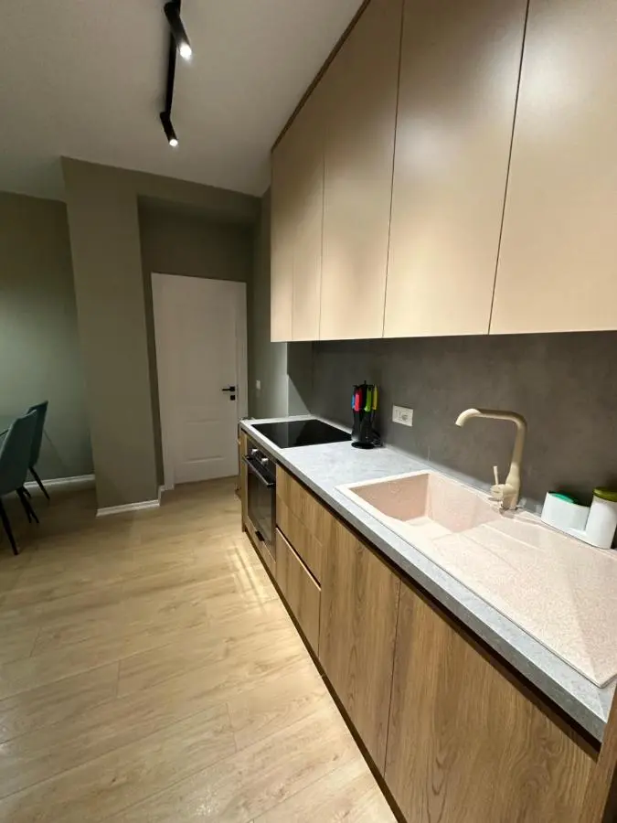 Urban Charm Apt With Jacuzzi
