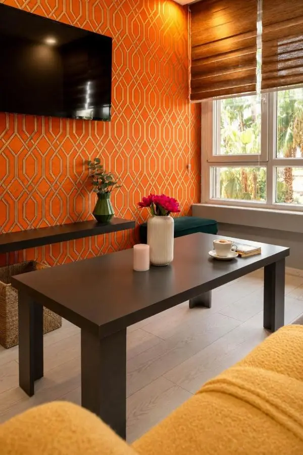 Hadrian Modern Amber Apartment in Prime Old Town Location