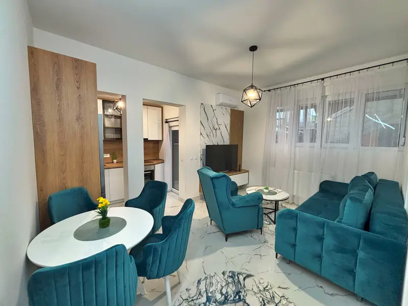 One-Bedroom Apartment with Terrace & Free Parking