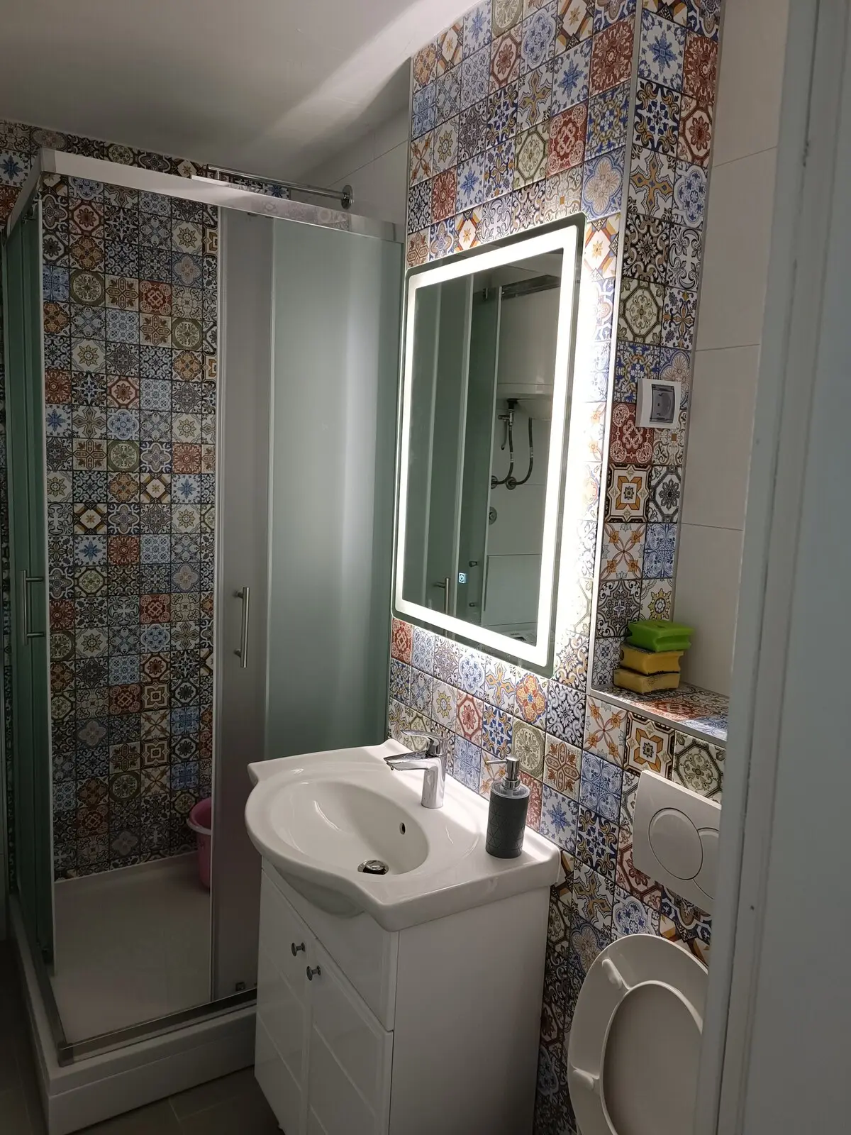 modern, one bedroom, free parking, airconditioning