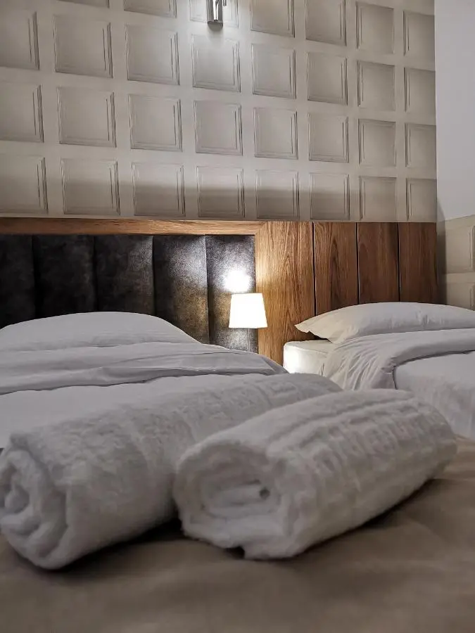 3 Rooms Hotel