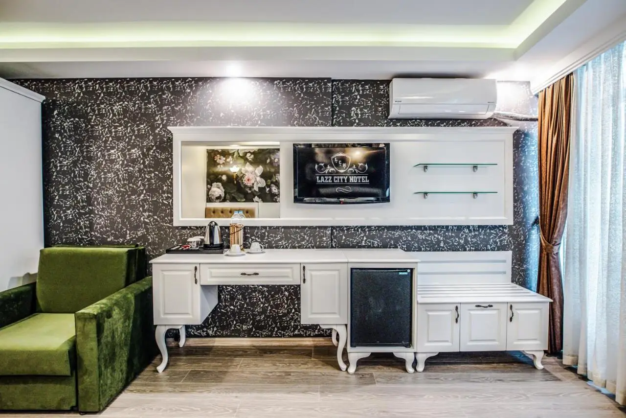 Lazz City Hotel