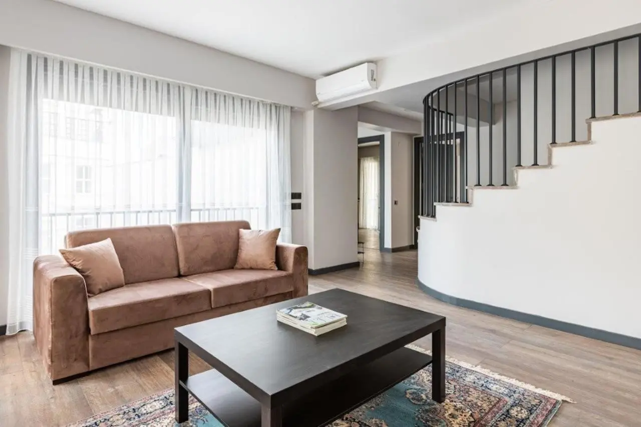 Duplex Penthouse wparking 3BD2Bath Views! #340