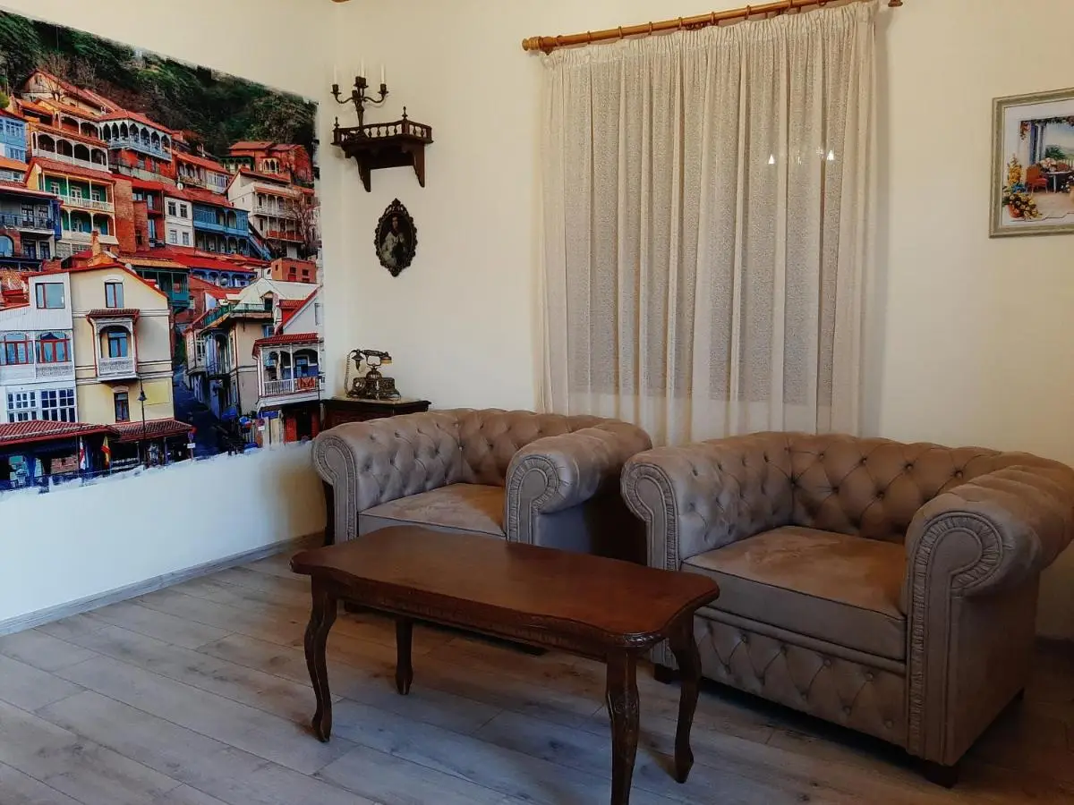 Vintage Art Rooms