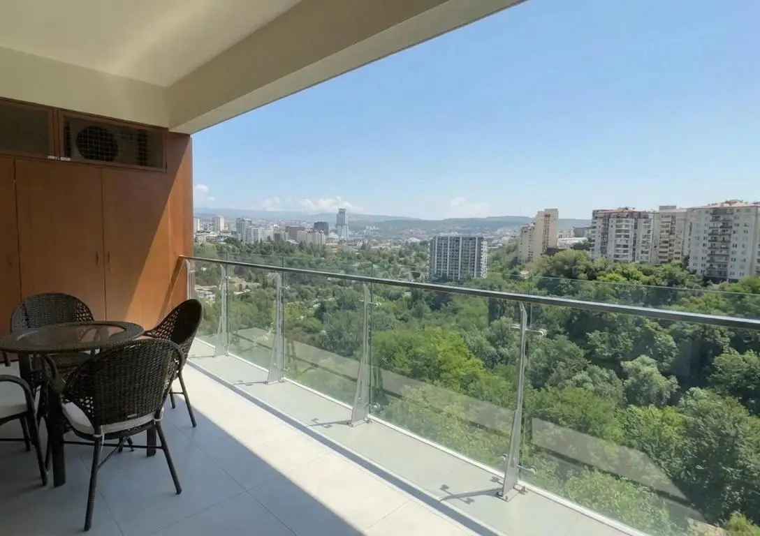 2-Bedroom Apartment with Spacious Park View Balcony - Parking - Vake, Tbilisi