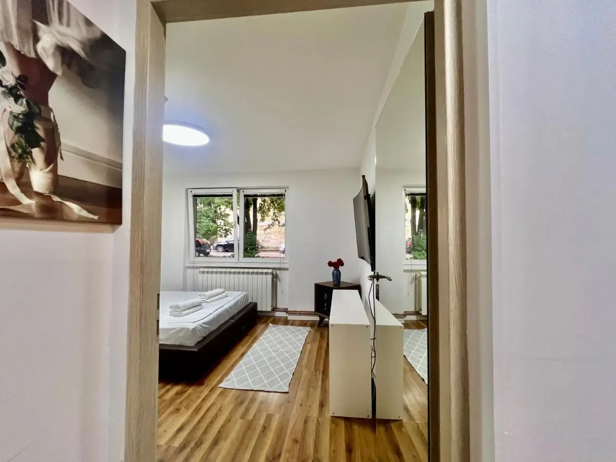 Spacious Two-Bedroom Apartment with Free Parking