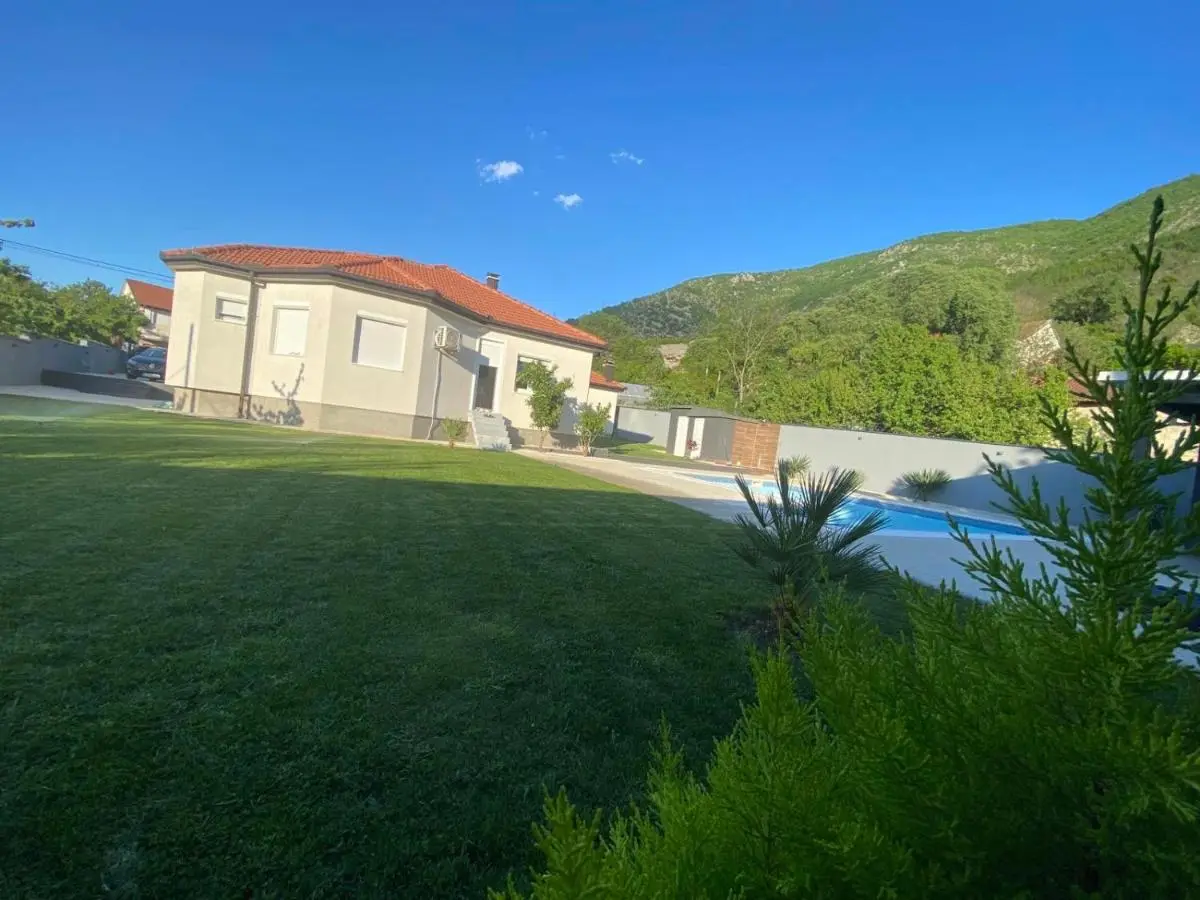 House and pool BajNa