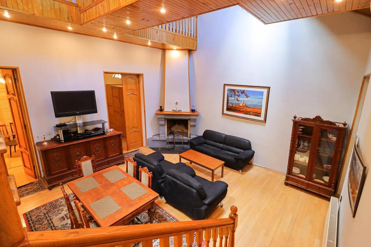 Central 4BR Apt for Groups & Families - By Wehost